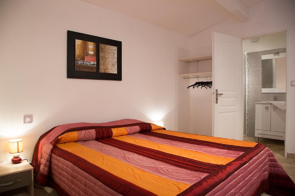 Appartements " Le Clos De La Cerisaie" Castillon-du-Gard Exterior foto