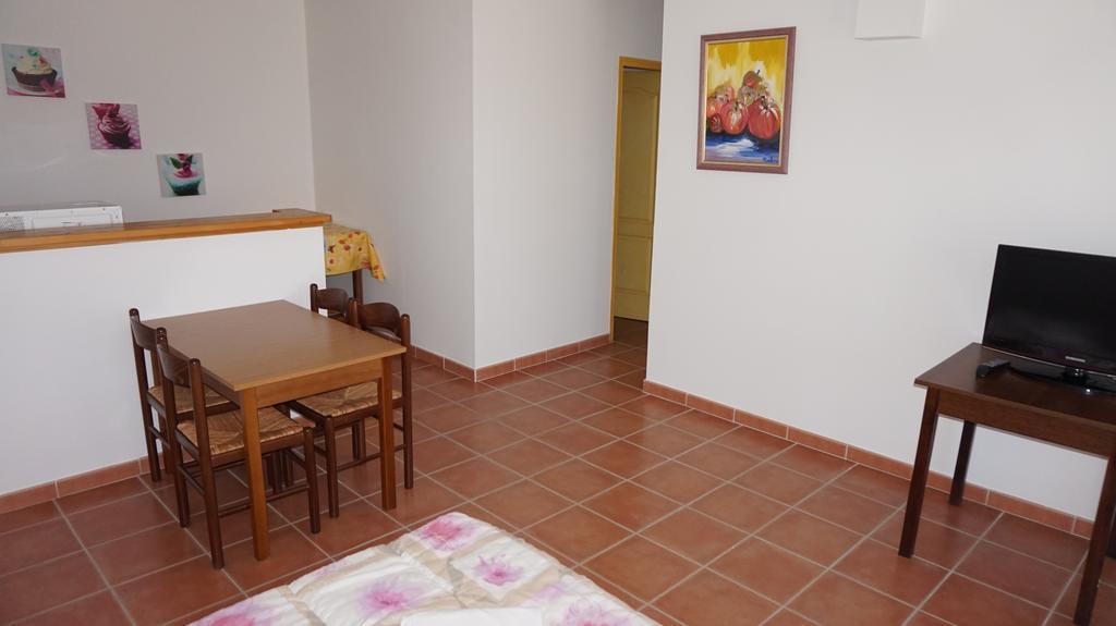 Appartements " Le Clos De La Cerisaie" Castillon-du-Gard Exterior foto