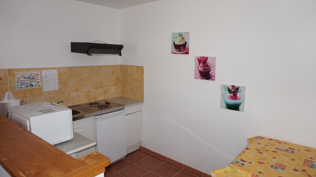 Appartements " Le Clos De La Cerisaie" Castillon-du-Gard Exterior foto