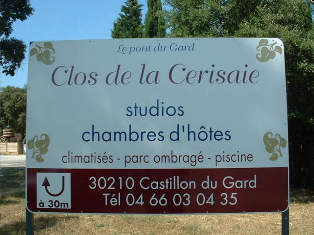 Appartements " Le Clos De La Cerisaie" Castillon-du-Gard Exterior foto