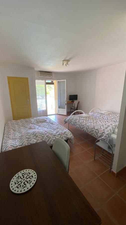 Appartements " Le Clos De La Cerisaie" Castillon-du-Gard Exterior foto