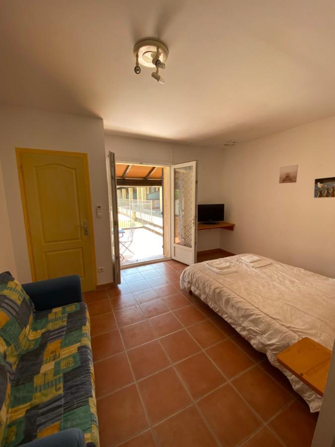 Appartements " Le Clos De La Cerisaie" Castillon-du-Gard Exterior foto